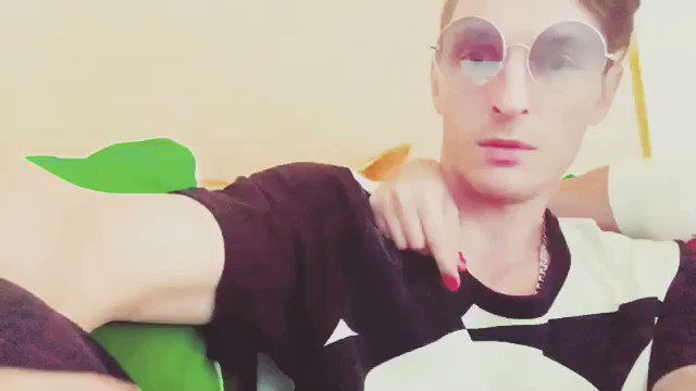Всем спасибо за наводки ????❤Вылетаем! ✈️ #птицамать #гусьотец #очкикакусобчачки #брошьотолесинебо #ПосетитеДубай https://t.co/KlnG6NSndf