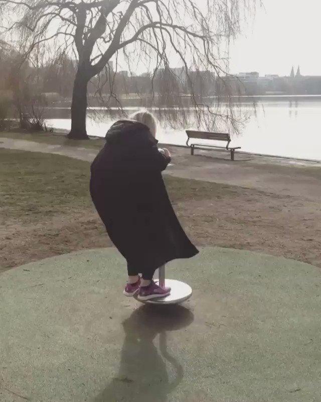 You try riding one of these without screaming like a baby! #hamburg https://t.co/2FWWgqR29c