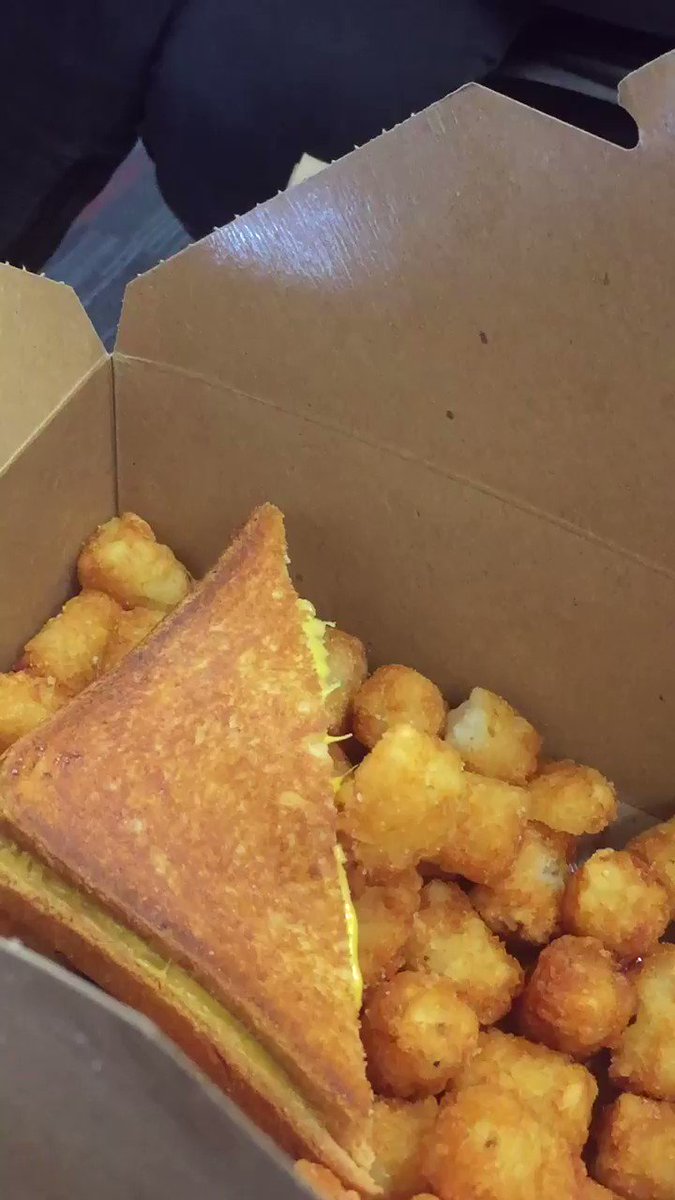 Happy  #NationalGrilledCheeseDay https://t.co/YMGuW5JxBU