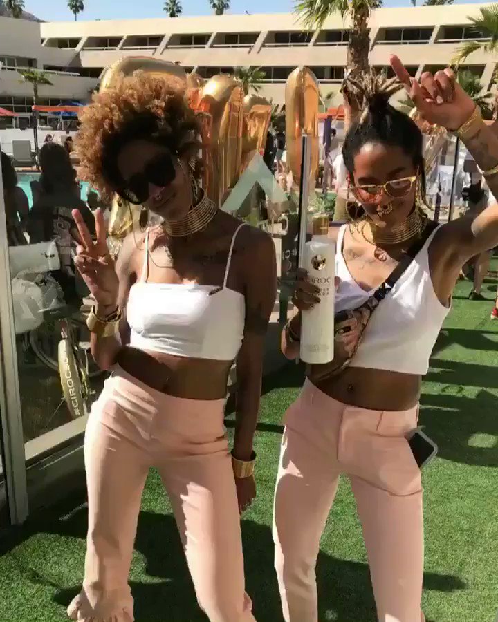 Shout out @cocoandbreezy kicking it with #CirocSummerColada at #Coachella!! @ciroc #PositiveVibesONLY https://t.co/ykrKpR0zLf