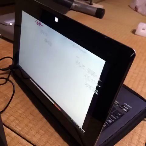 TAICHI21の外側液晶、たまにある情報表示専用じゃなくて普通の液晶モニタなんでもちろん動画も流せる。キーボード側の液 TAICHI21の外側液晶、たまにある情報表示専用じゃなくて普通の液晶モニタなんでもちろん動画も流せる。キーボード側の液