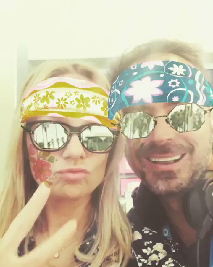Almost friday vides! @HeartLondon ✌️ https://t.co/zQdRMbR16F