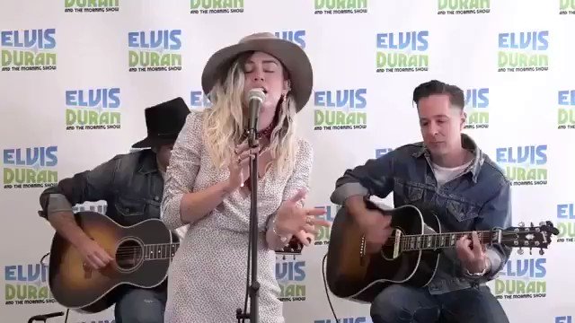 .@ElvisDuranShow #Malibu acoustic! ???????????????? https://t.co/JdnrEJaMAl