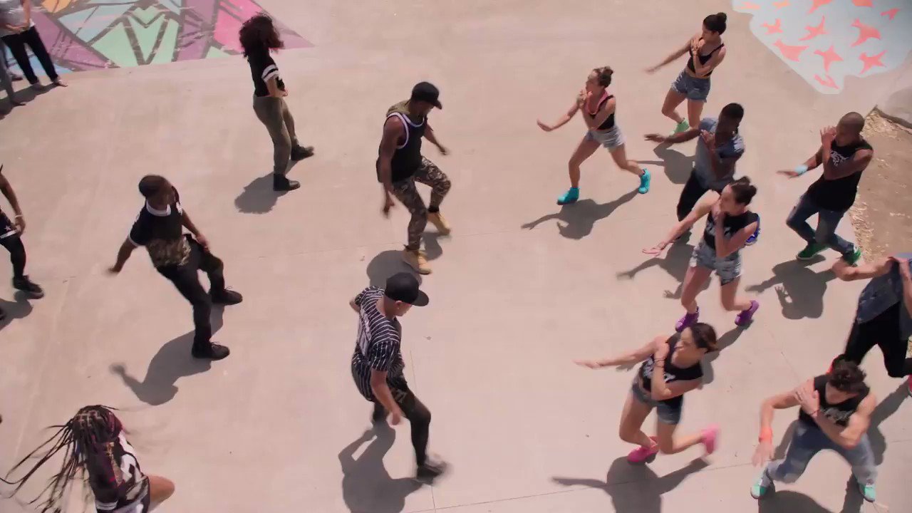 ⚡️BREAKING NEWS:⚡️ #EastLosHigh is back for a special Finale Event! #EastLosFinale 🙌💃🙌🕺🙌 #Fall2017 https://t.co/Ll9bsuDKsG