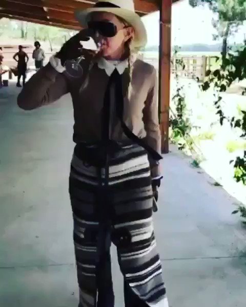 These Pants tho...............????????????♥️ https://t.co/F5WFqJNhY2