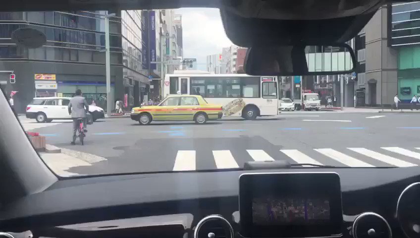 We're here waiting for the green light and ohhhhh ..... #mariokart #supermariobros https://t.co/zyI2eHv9rp
