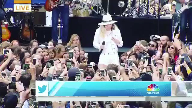 #Malibu back in the TOP 5! Thank you Thank you Thank you! I love you beyond! ???????????????????????? @TODAYshow https://t.co/H5E0s8nwS9