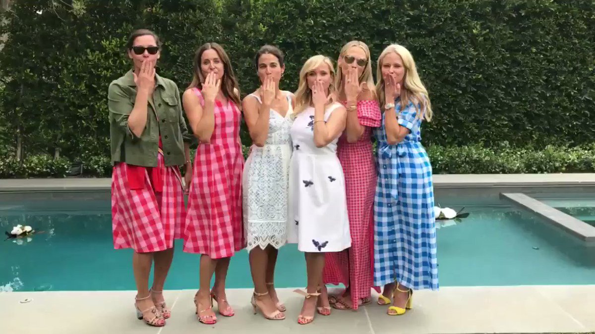 No better way to celebrate the @draperjames X @Netaporter collaboration than with my nearest and dearest!! ???????????????? https://t.co/KEex7hgnqT