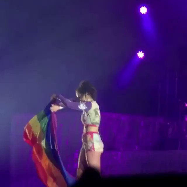 RT @FckyeahCharli: RAINBOW FLAG ????????️‍????
❤️???????????????????? https://t.co/V47Ash2681