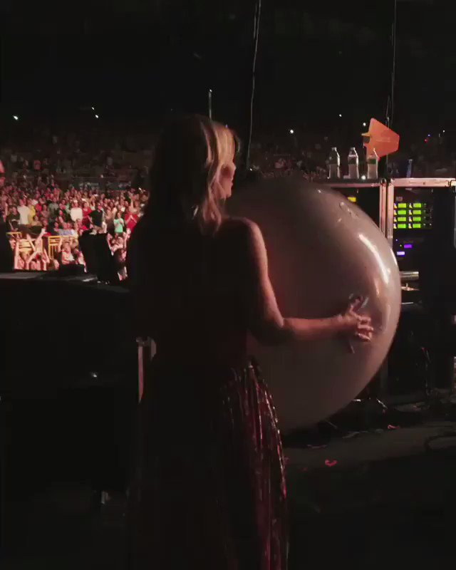 Fun is - getting to throw balls to the crowd during train show ???? ???? ???? @train https://t.co/xIhmh4VoyH