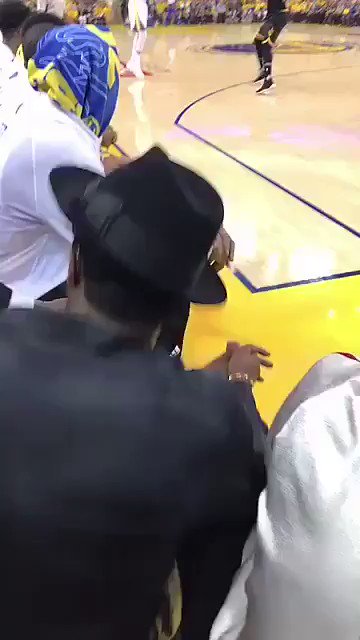 @NBA @AppleMusic When coach gonna put me in??? #CantStopWontStop https://t.co/ciojoL6P7v