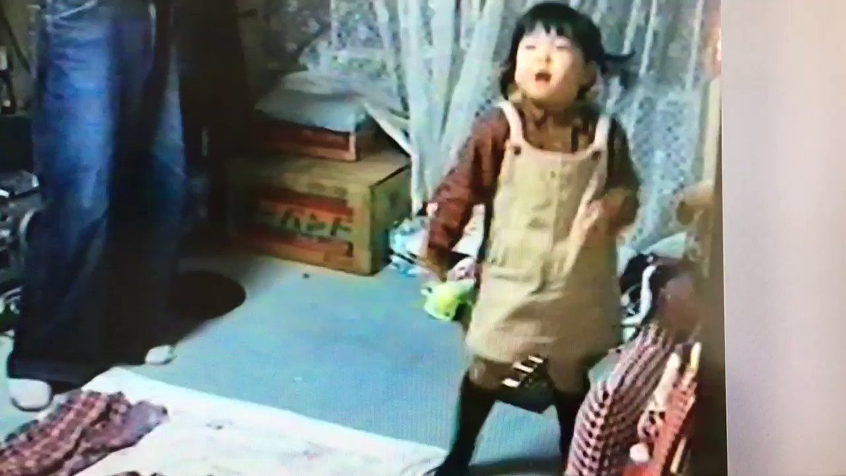 秘蔵映像!昔の映像をDVDにしたら、こんなものが!小さい頃からパンクを聴かされて成長すると、サザエさんの歌もパンクになる 秘蔵映像!昔の映像をDVDにしたら、こんなものが!小さい頃からパンクを聴かされて成長すると、サザエさんの歌もパンクになる