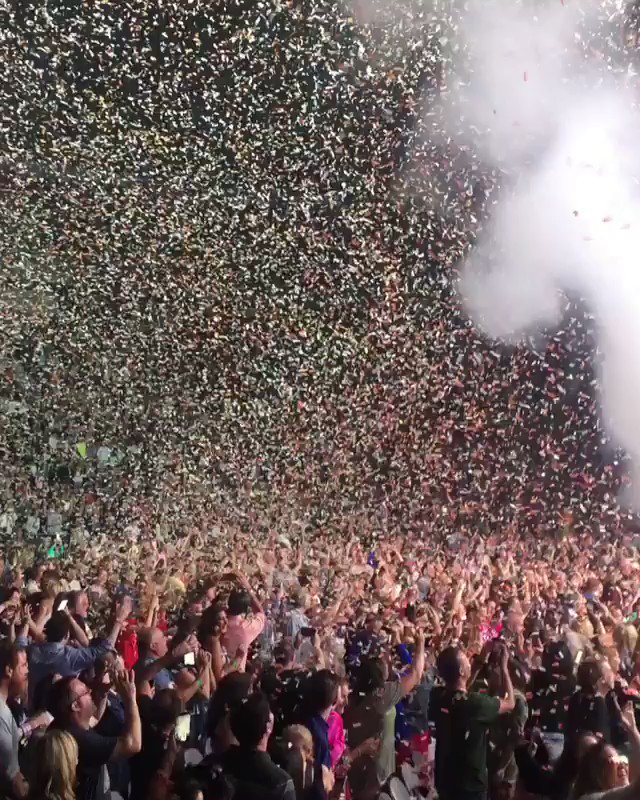 That night was magical ???? #playthatsongtour #jonesbeach #heysoulsister https://t.co/h0Pdrl3i5d