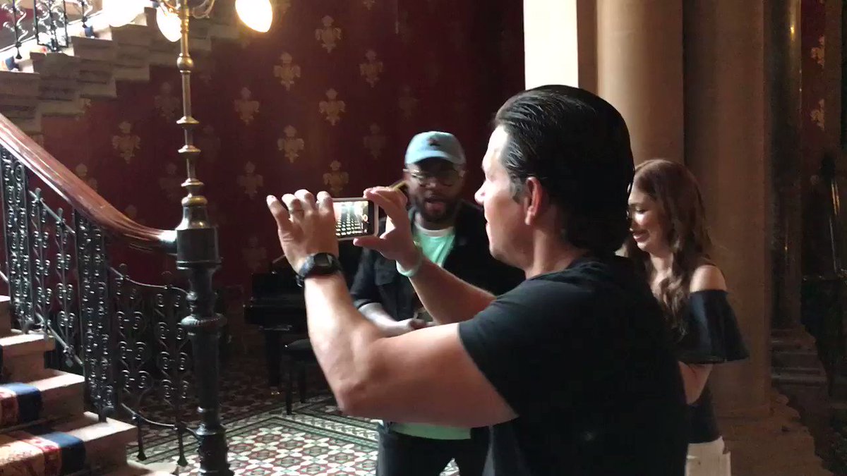 RT @BlogXilla: So @mark_wahlberg just directed us in a remake of the SpiceGirls video. #Transformers https://t.co/WDImYqGbrL