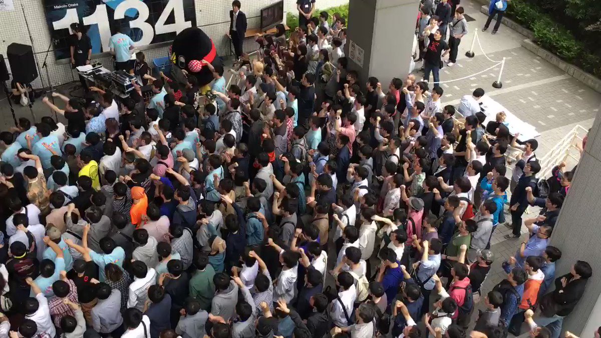 ガオガイガー♫ 会場大熱唱で2階の歩道橋が揺れたぁ(*⁰▿⁰*) 盛り上がりのパワーつえー!!驚 #kimimach ガオガイガー♫ 会場大熱唱で2階の歩道橋が揺れたぁ(*⁰▿⁰*) 盛り上がりのパワーつえー!!驚 #kimimach