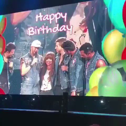 .@nkotb gave me the SWEETEST birthday serenade! ❤️????????????????you all! Thanks SO much! #mondaymotivation #TotalPackageTour https://t.co/hneVlubsX8