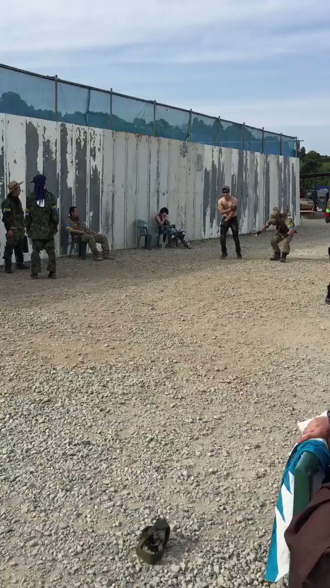 リアルPUBG 降下後の武器の取り合い #コミュサバ リアルPUBG 降下後の武器の取り合い #コミュサバ