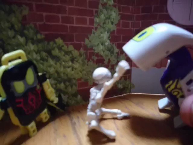 #カミワザワンダ トンカミン アクションフィギュア胴体後ろのレバーで頭が上下。スケさん「やめてー!痛いー!!」 #カミワザワンダ トンカミン アクションフィギュア胴体後ろのレバーで頭が上下。スケさん「やめてー!痛いー!!」