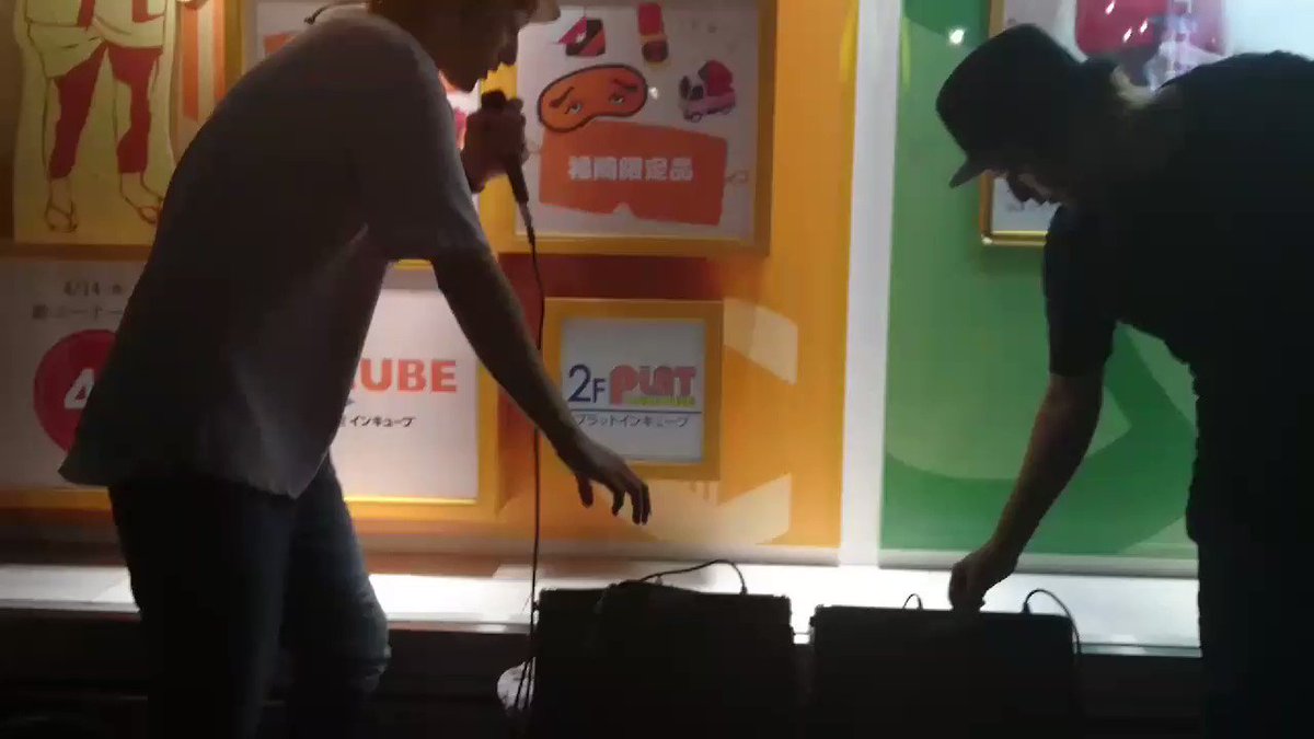 2017.7.21日夏休み初日から福岡行けた☺天神ストリート見に行けました❤沢山の方が足止められて見てました🎶モノクロー 2017.7.21日夏休み初日から福岡行けた☺天神ストリート見に行けました❤沢山の方が足止められて見てました🎶モノクロー