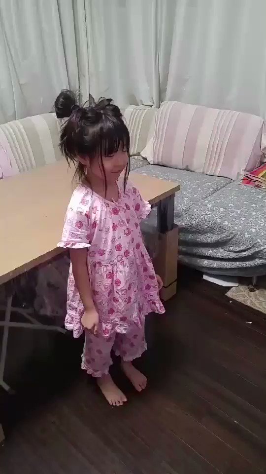#NAOMIの部屋 に #小倉唯 さん出てて、久しぶりにハニカム聞いてたら、娘が踊り出したので撮影してみたww#城下町の #NAOMIの部屋 に #小倉唯 さん出てて、久しぶりにハニカム聞いてたら、娘が踊り出したので撮影してみたww#城下町の