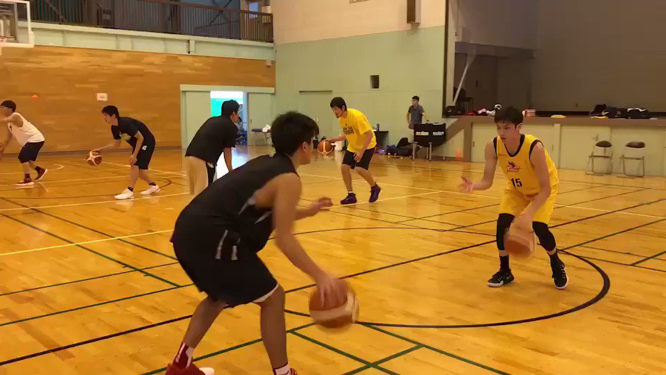 #サンダーズチーム練習 は引き続きハンドリング強化⛹️💨ピンポン球を使ってます‼️強化したいそこのボーラーのみなさん、是 #サンダーズチーム練習 は引き続きハンドリング強化⛹️💨ピンポン球を使ってます‼️強化したいそこのボーラーのみなさん、是