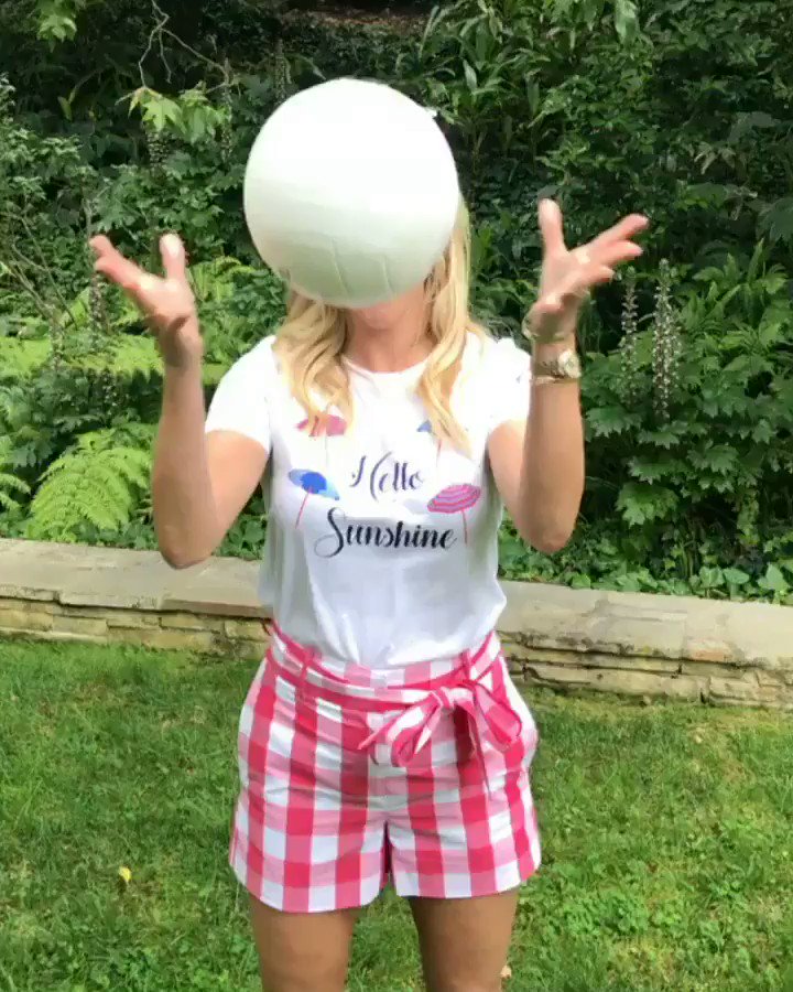 Volleyball, anyone?! ???????????? (????: @draperjames.) https://t.co/agDRPlultR
