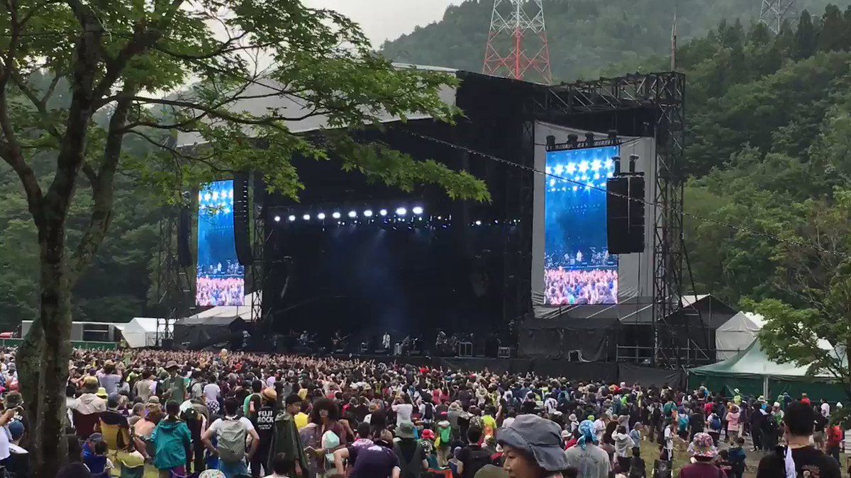 RADWIMPS二曲目でもういきなり前前前世@君の名は。ガンガン飛ばしてます @ Green Stage, Fuji R RADWIMPS二曲目でもういきなり前前前世@君の名は。ガンガン飛ばしてます @ Green Stage, Fuji R