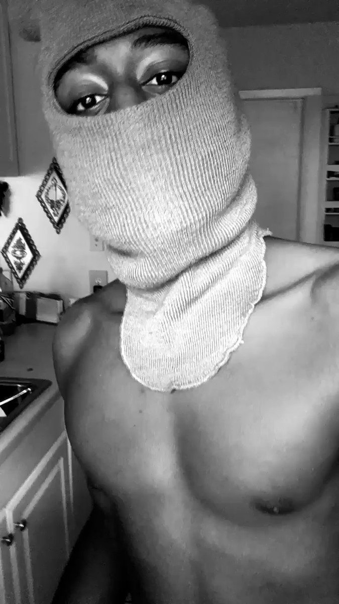 Gon have grease burns all on yo chest bih 😂😂 RT @VakoStrange: Cooking bacon 101: https://t.co/nlyBBWXk3h