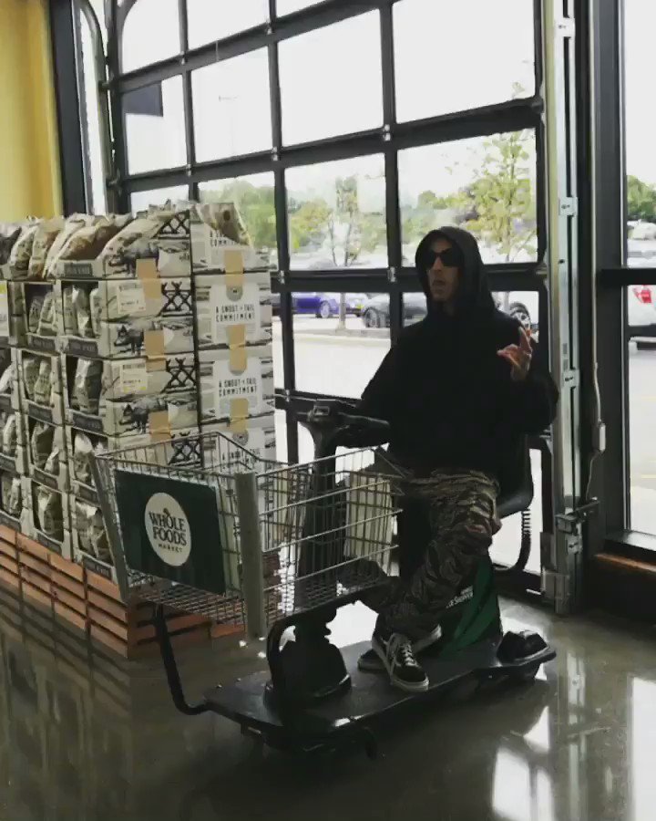 ????Pull up with the trunk in the front https://t.co/gPRgN7b4u4
