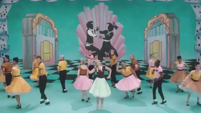 #YoungerNow video is OUT!!! https://t.co/SoQufnhMLS  Pre - order the album ! https://t.co/UFau5Wse5c