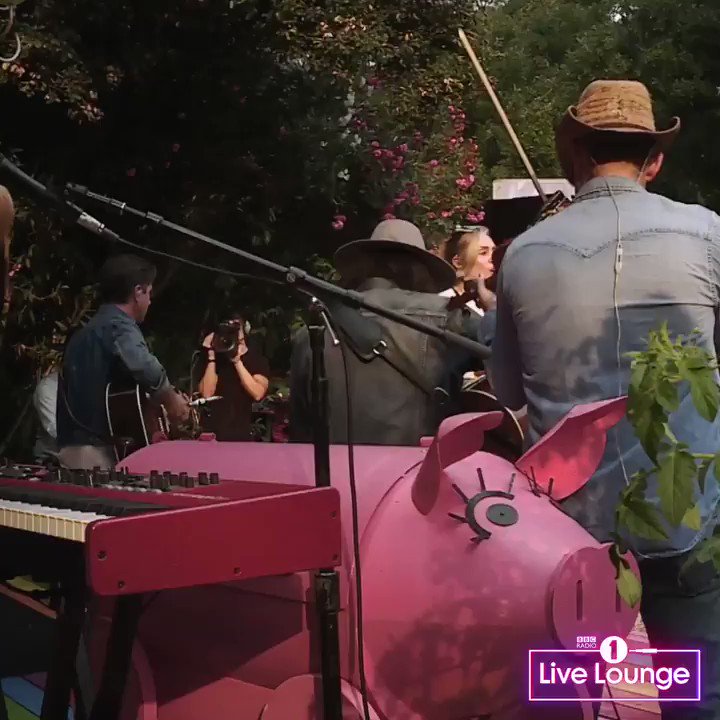 BBC Backyard Session! #Rainbowland #YoungerNow2WeekCountdown Watch all the videos now on @BBCR1's vevo channel! https://t.co/2K8AfiVnku