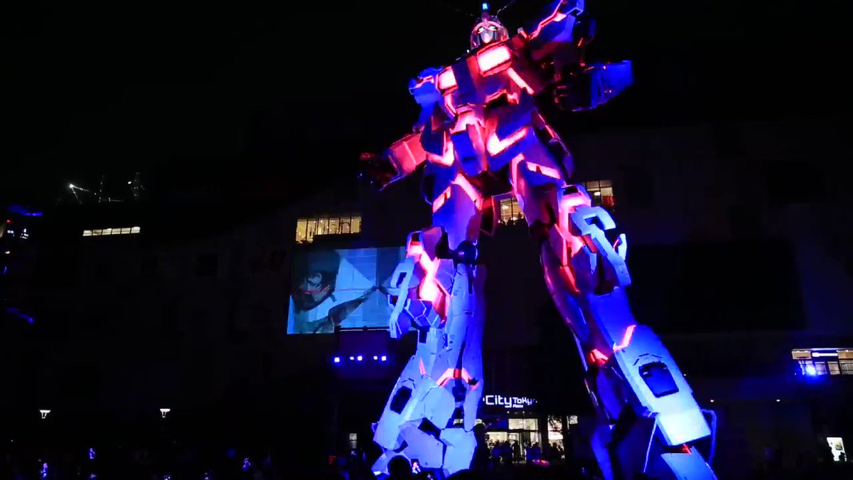 「機動戦士ガンダムUC SPECIAL MOVIE」 “Cage” ユニコーンガンダム立像の夜の演出その2です。他の2つ 「機動戦士ガンダムUC SPECIAL MOVIE」 “Cage” ユニコーンガンダム立像の夜の演出その2です。他の2つ
