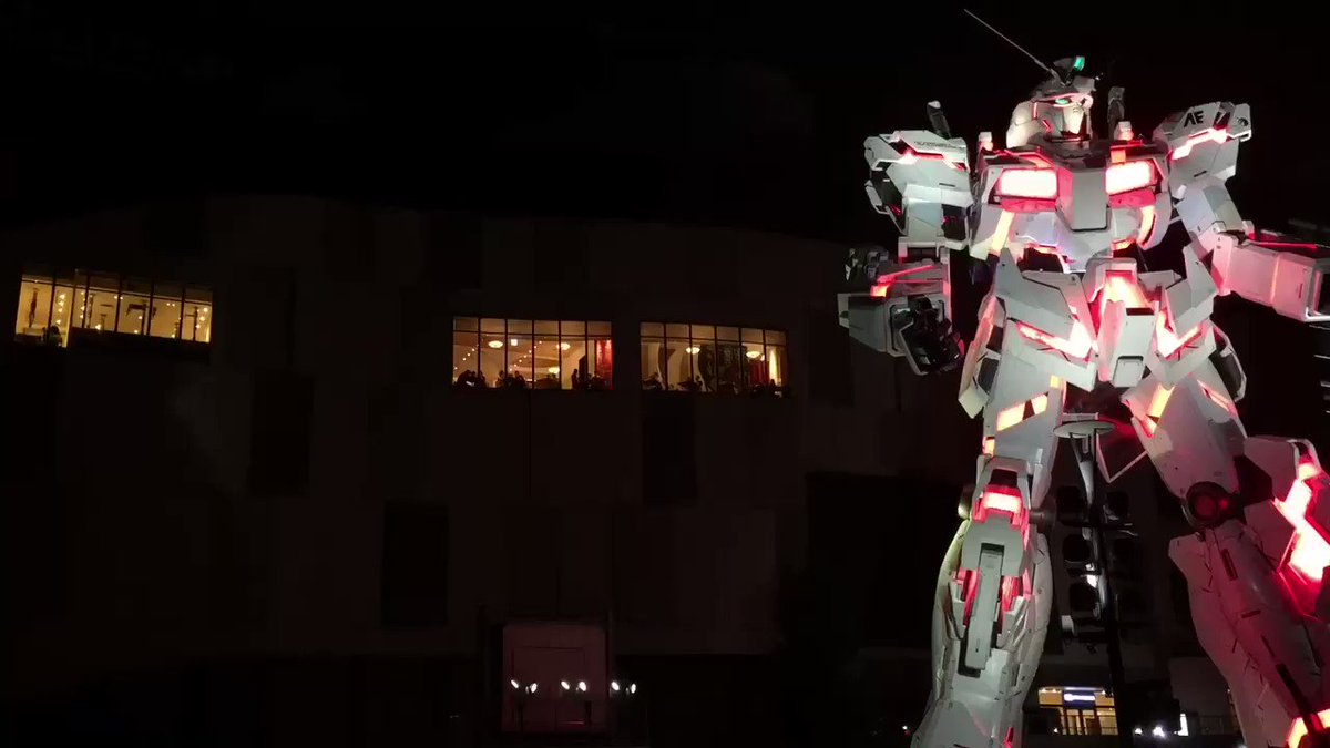 一般公開初日、夜間演出『機動戦士ガンダムUC RE:MIX0096』初回周辺を埋め尽くす来場者からどんな反応があるのか。 一般公開初日、夜間演出『機動戦士ガンダムUC RE:MIX0096』初回周辺を埋め尽くす来場者からどんな反応があるのか。