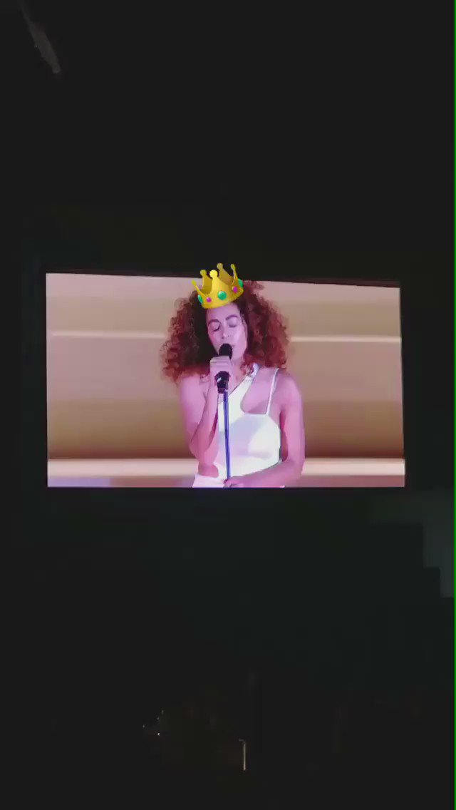 Such a magical show at the Bowl last night ✨ #solange https://t.co/S2XrytGtpE