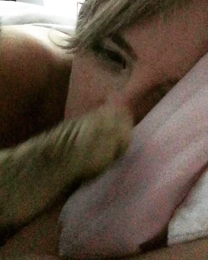 When your trying to have a lie in but your cat wants breakfast ???????? https://t.co/eFIwOCwK1V