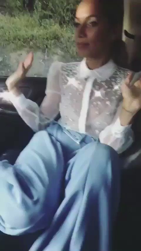 These expensive, these is not red bottoms ????#bodakyellow @iamcardib https://t.co/Au12fK4gJ9