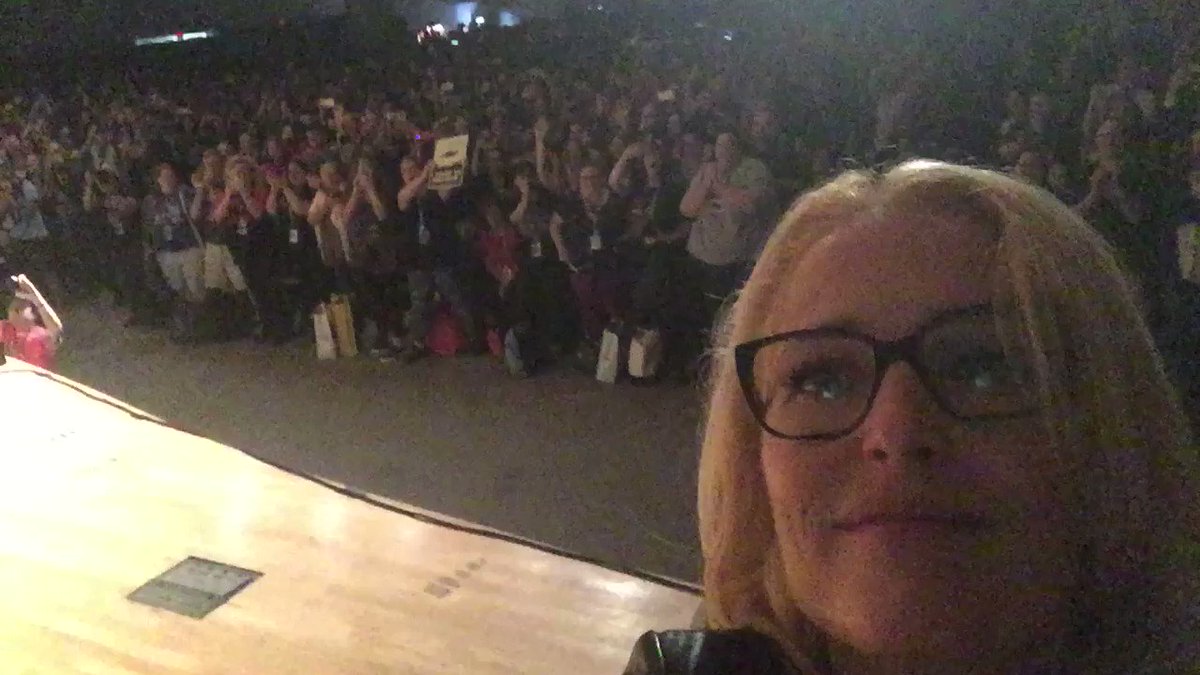 Thank you one and all! ???? @NY_Comic_Con @thexfiles #nycc #nycc2017 https://t.co/J2HGOzLyLR