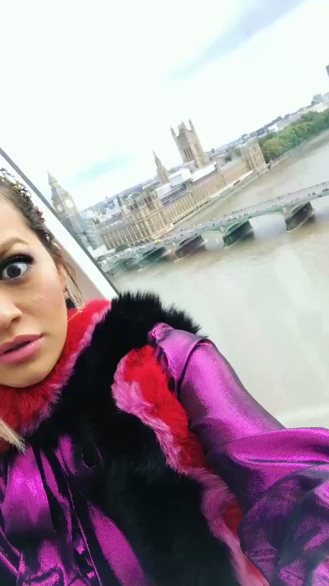 RT @mtvema: ???? Here's what happened when we went on the London Eye with our host @ritaora https://t.co/RSnUuUUU2u ???? https://t.co/r54JNKSros