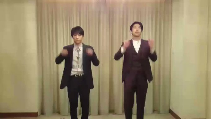 完成披露当日、香港から深夜便で帰国し朝から番宣や取材行なっていた吉沢ですが…山﨑さんと橋本さんの可愛いダンスを見て負けじ 完成披露当日、香港から深夜便で帰国し朝から番宣や取材行なっていた吉沢ですが…山﨑さんと橋本さんの可愛いダンスを見て負けじ