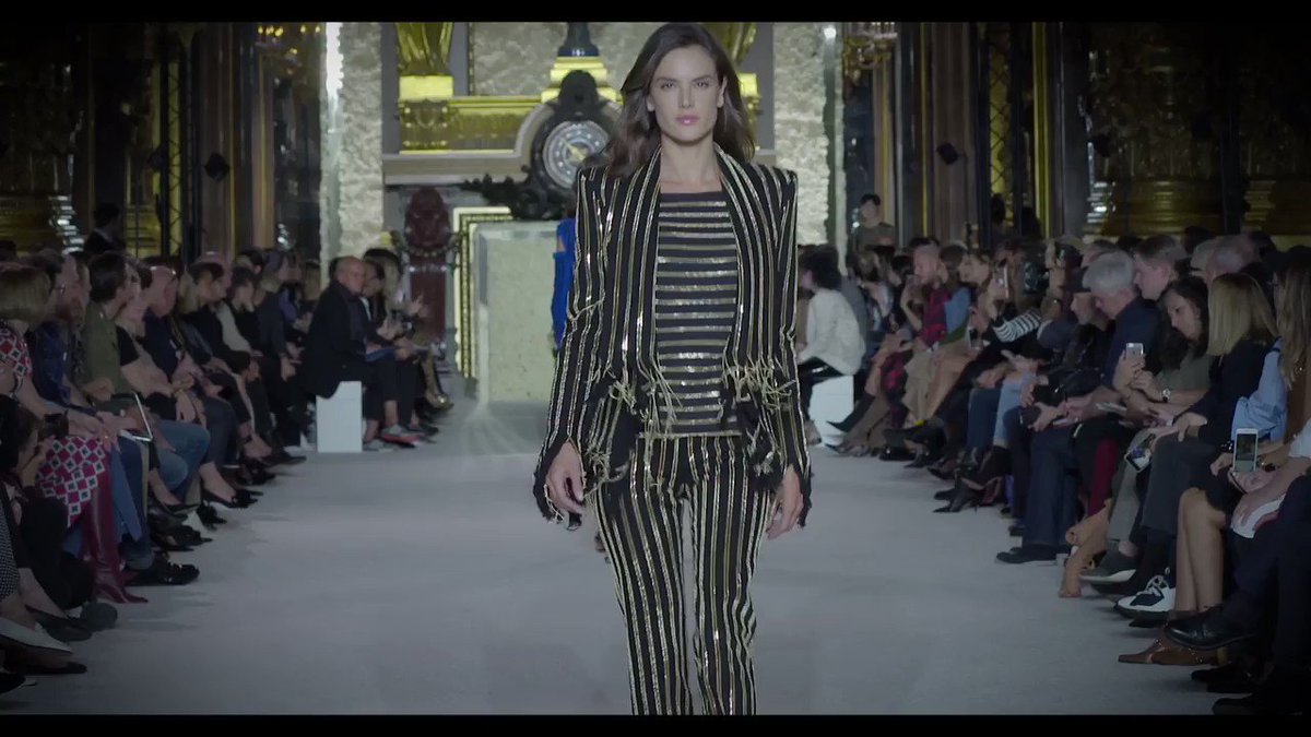 The Angels have a lot of ❤️ for @Balmain’s Olivier Rousteing… #VSxBALMAIN https://t.co/NXE0hyLQUZ https://t.co/HkqgWxpvBo