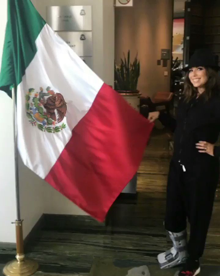 Getting ready for the Mexico Global Gift Gala!!! #Mexico ???????? https://t.co/1l31QU9zkN