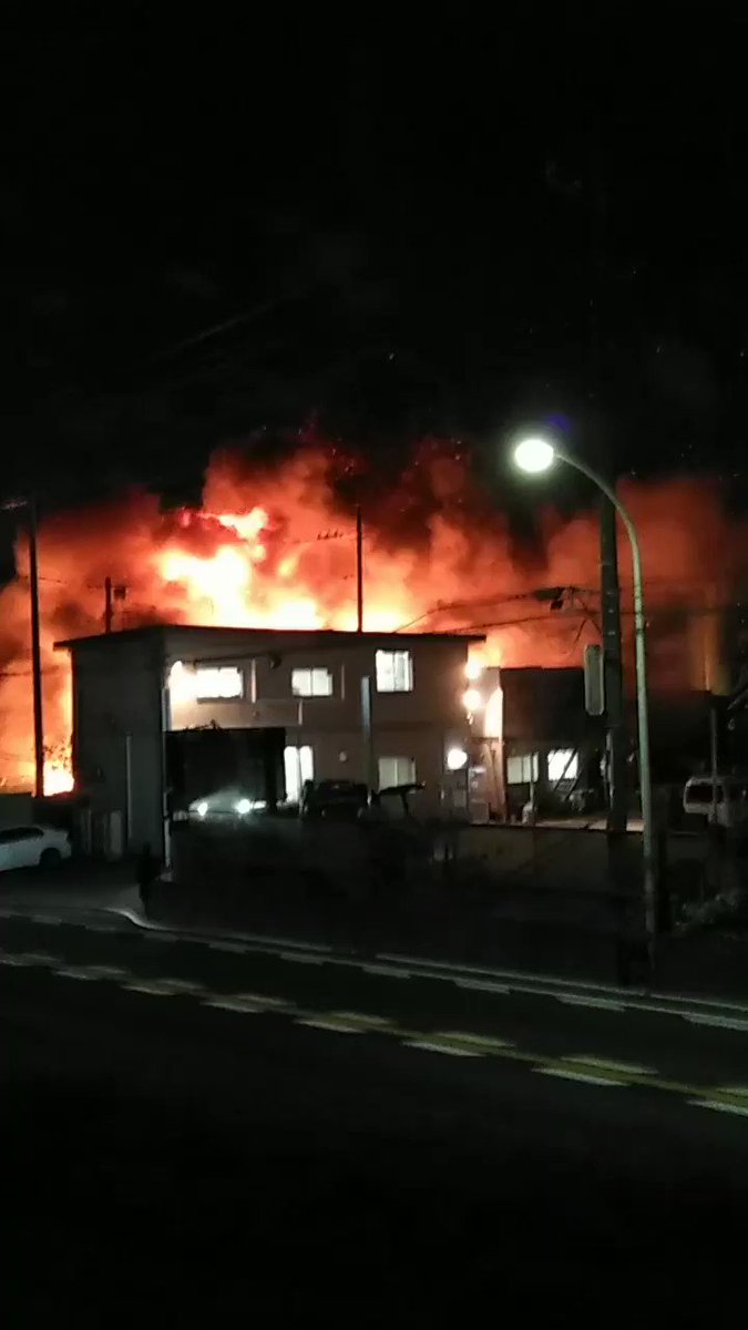 火災11 11 神奈川県川崎市高津区で大きな火事発生 爆発音とともに発火した 近隣で消火活動 現地様子 Twitter あり ヤバいっす ニュース速報