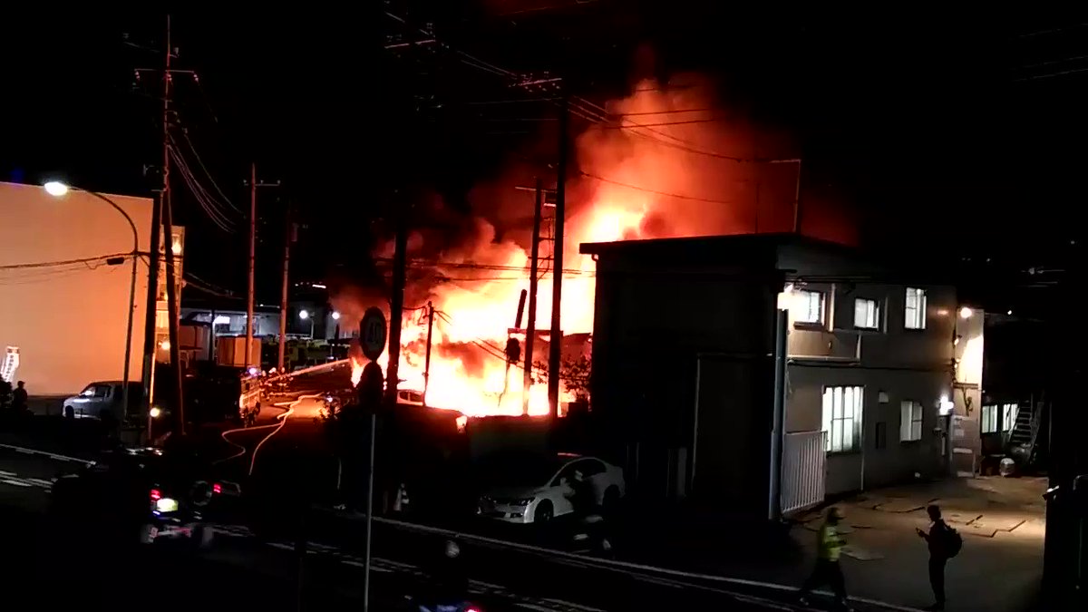 火災11 11 神奈川県川崎市高津区で大きな火事発生 爆発音とともに発火した 近隣で消火活動 現地様子 Twitter あり ヤバいっす ニュース速報