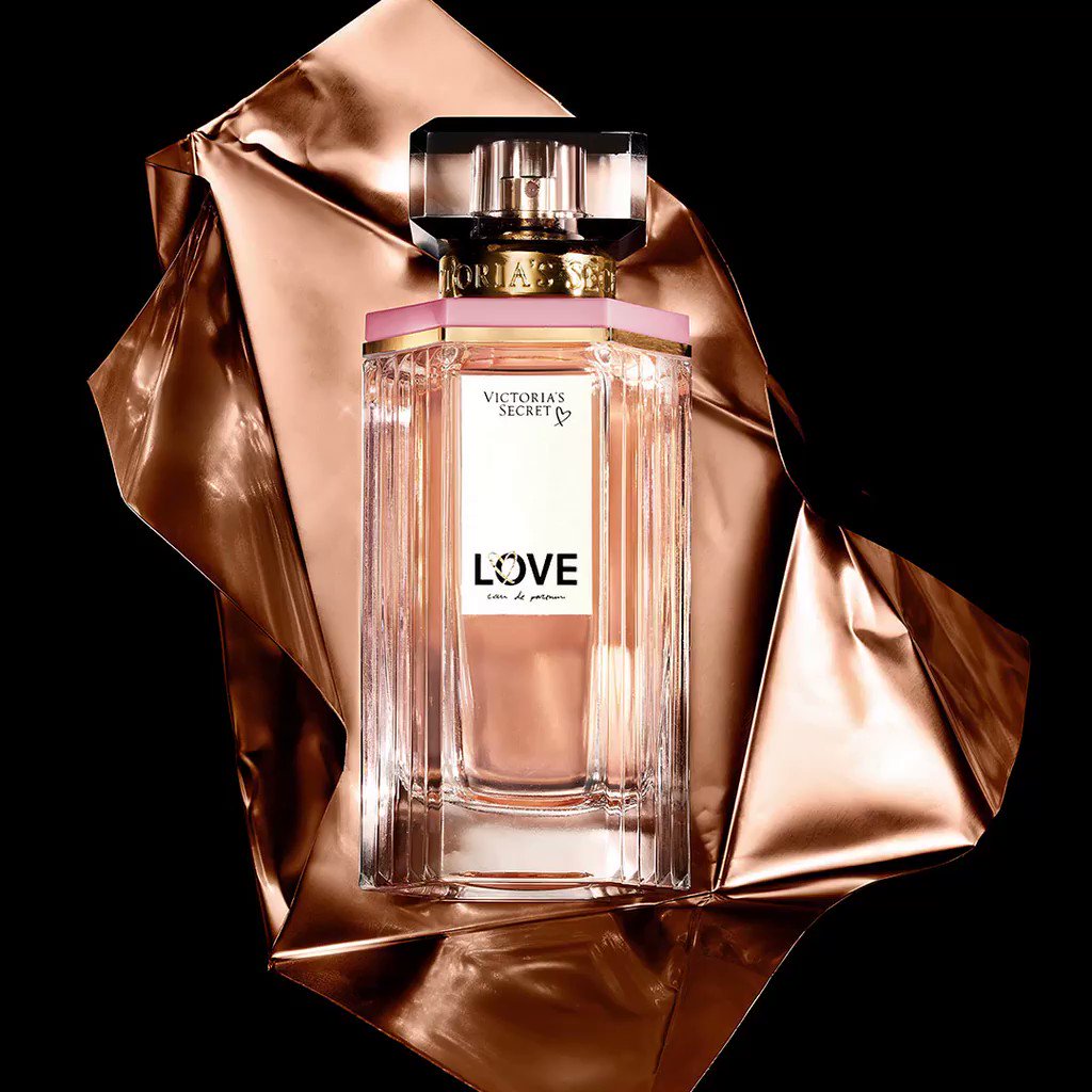 It’s in the air: LOVE, the fragrance. #EauWhatFun https://t.co/2uK65q8I7A https://t.co/FNL2efjKLD