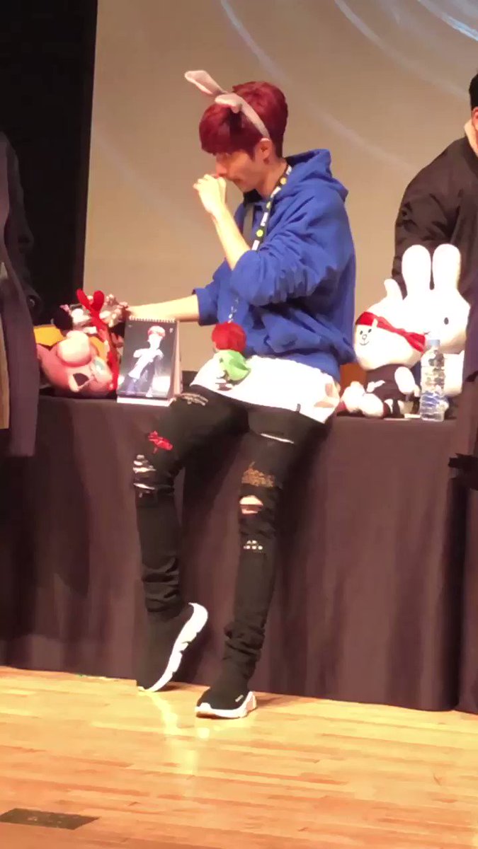 ジェボムを狙うマークちゃんww171114 서초팬싸 #GOT7 #JB #마크 ジェボムを狙うマークちゃんww171114 서초팬싸 #GOT7 #JB #마크