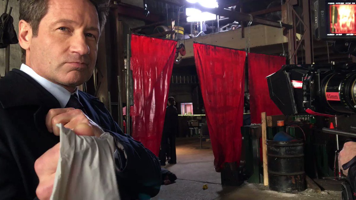 Snapping on the latex. (for January 3rd! ????) #bts #TheXFiles @davidduchovny https://t.co/zAjeLMR5PM