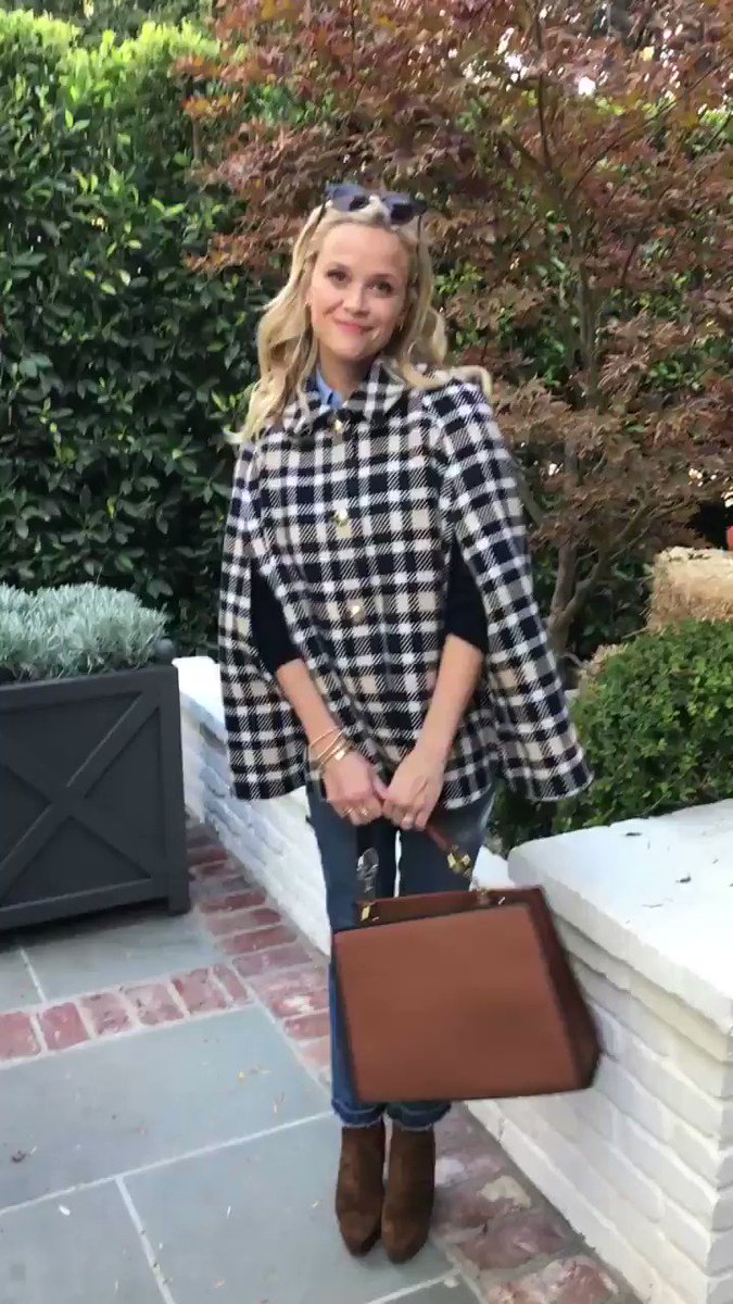 My “Is it time to eat yet” dance. #Thanksgiving #WearingTheCapeForExtraSpace @draperjames https://t.co/dvMjUjGO6z