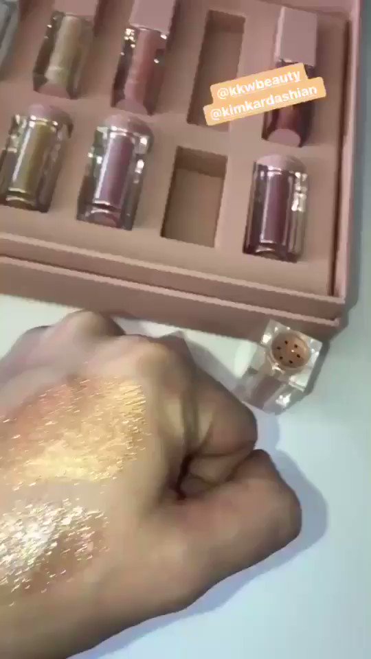 I love when @MakeupByMario swatches... gonna post some of his videos https://t.co/OJYHDDrN8N