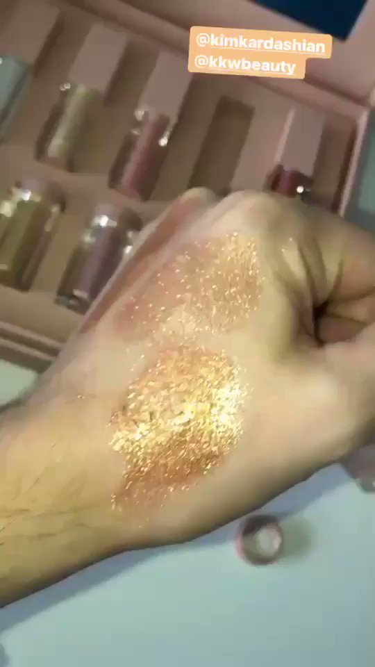 Bronze pigment & gloss mixed together for an extra intense look! https://t.co/sbyklMQhdE https://t.co/MMCfX0OAjr