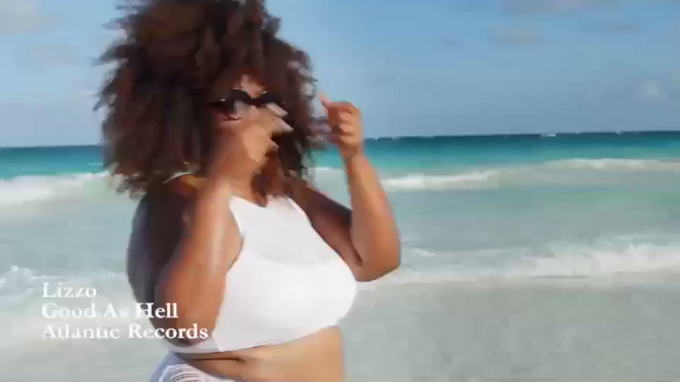 In there like swimwear????‍♀️ https://t.co/MUom1EB0wM @lizzo @swimsuitsforall https://t.co/OWQv2A1oNw